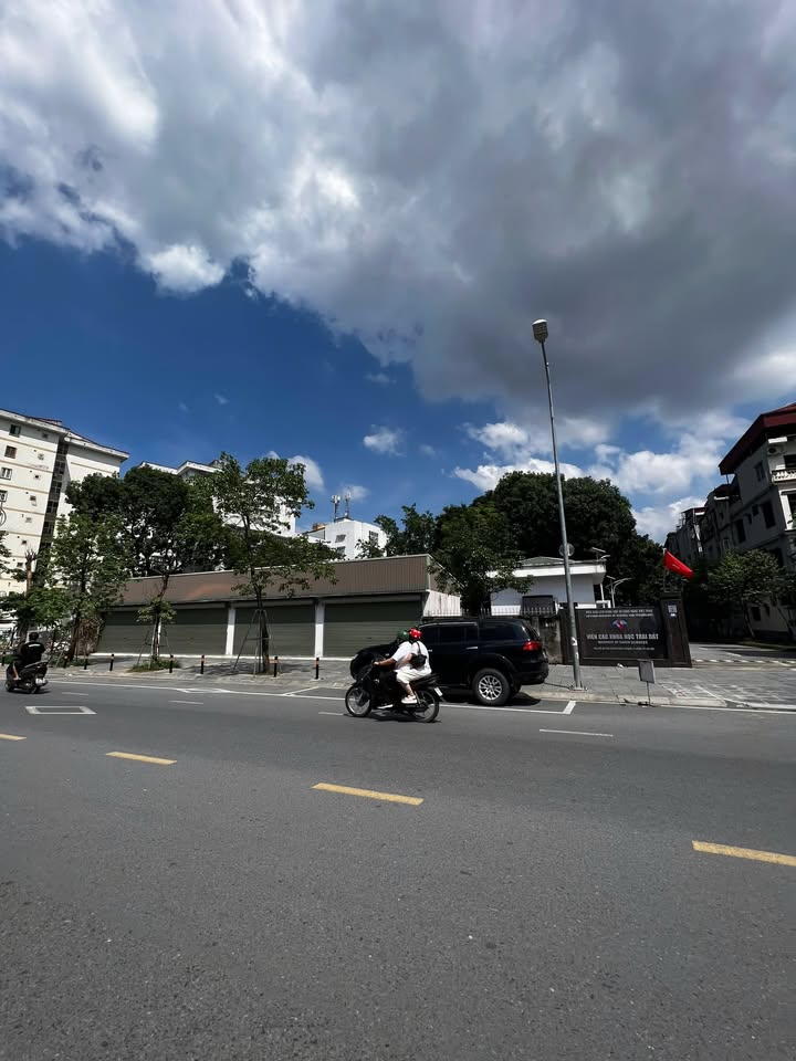 Mặt tiền cho thuê tại Huỳnh Thúc Kháng, Đống Đa - Diện tích 2000m², vị trí đắc địa!