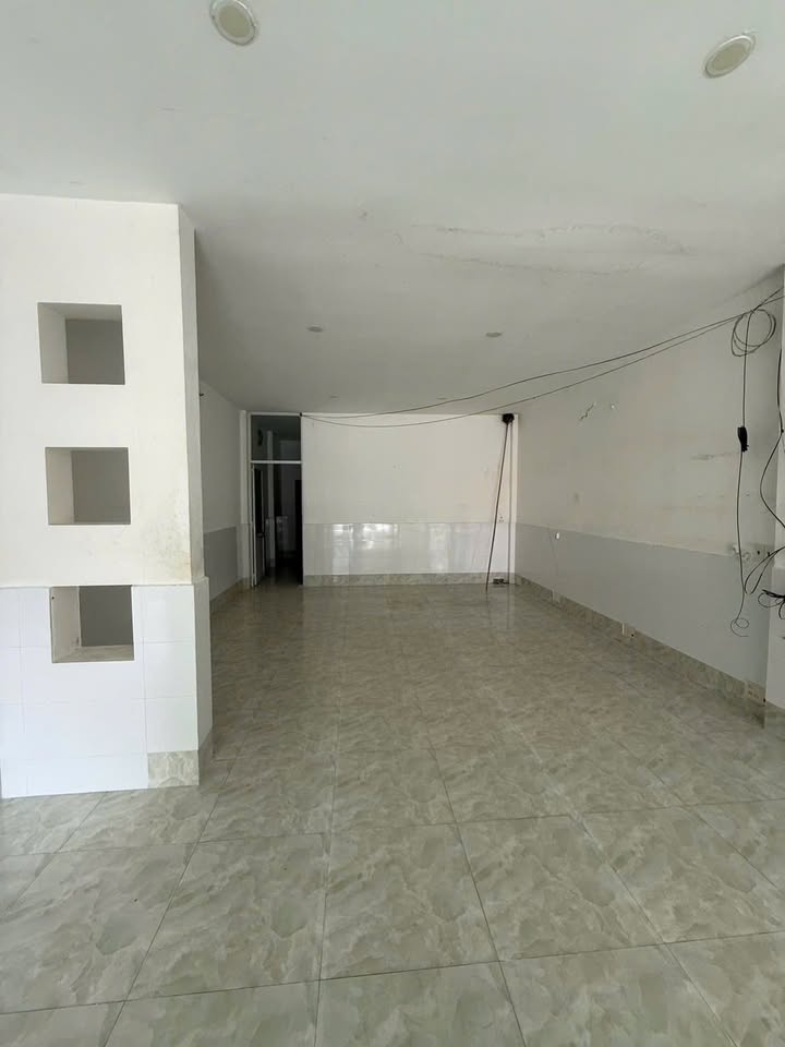 Nhà cho thuê Đường Lớn Bình Khánh 100m² giá 14 triệu - Phù hợp làm văn phòng, kinh doanh!