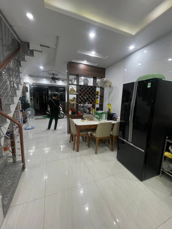 Nhà phố Cao Thắng Hạ Long 50m² giá 3.6 tỷ - Ô tô đỗ cửa, vị trí thuận lợi!