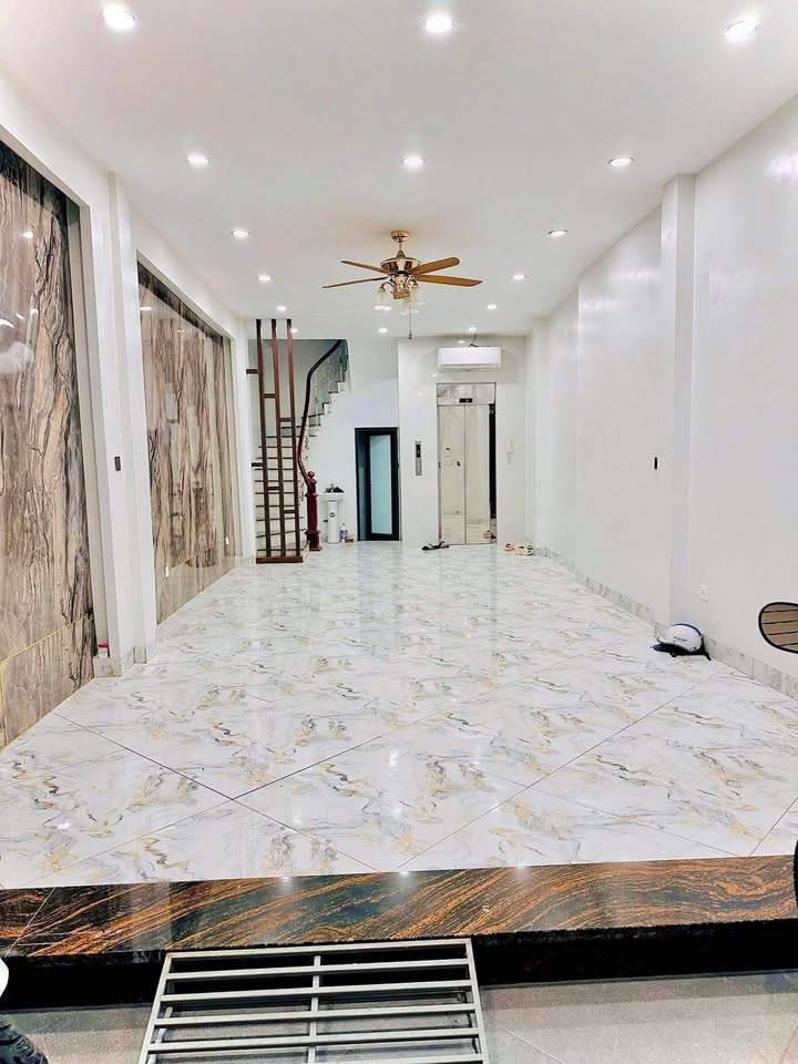 Nhà mặt phố Hoàng Mai 61m² giá 26.5 tỷ - Kinh doanh đắc địa, thiết kế hiện đại!