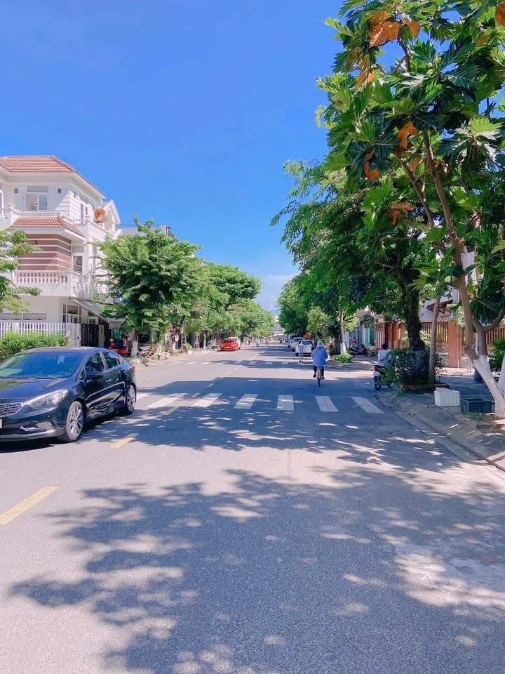 Bán đất mặt tiền Nguyễn Phong Sắc 90m² giá 7 tỷ - Kinh doanh sầm uất!