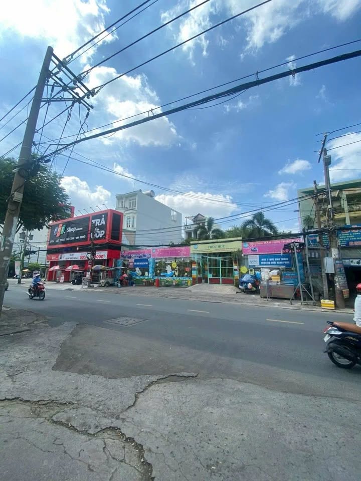 Bán nhà 2 tầng mặt tiền đường Hồng Lạc, quận Tân Bình, 1055m² giá thỏa thuận - Đầu tư sinh lời!