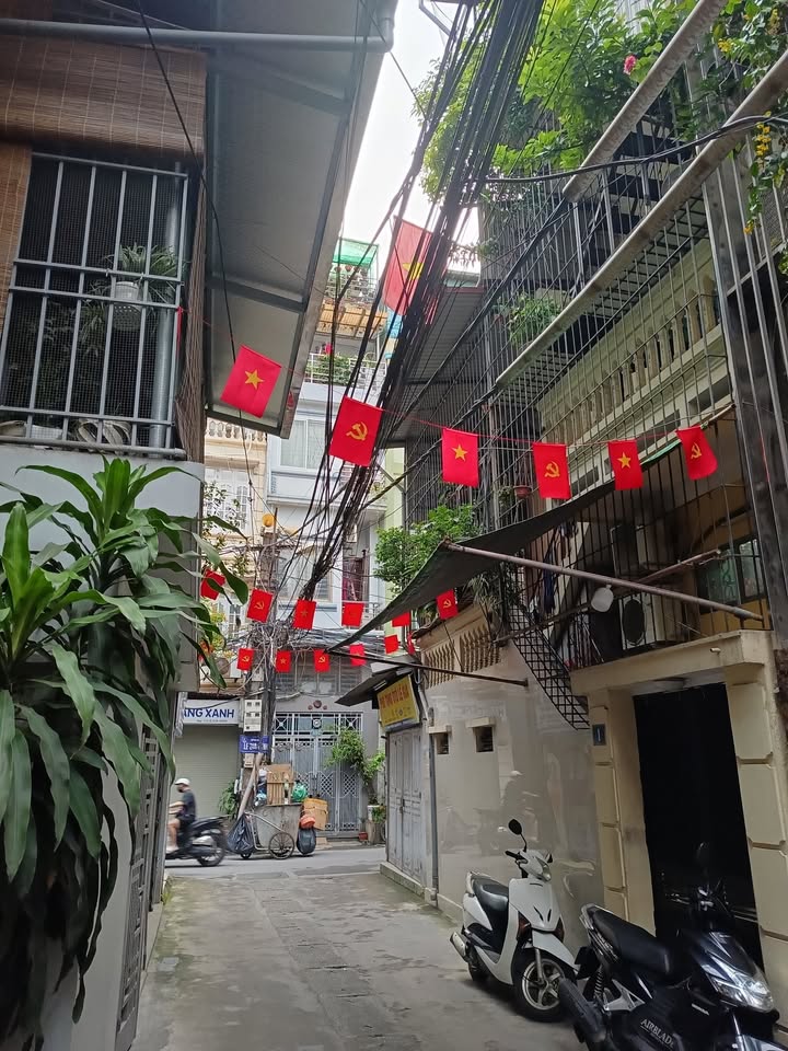 Căn hộ tập thể 2 tầng tại phố Đồng Nhân, quận Hai Bà Trưng 70m² giá 5 tỷ - Sẵn sàng vào ở!