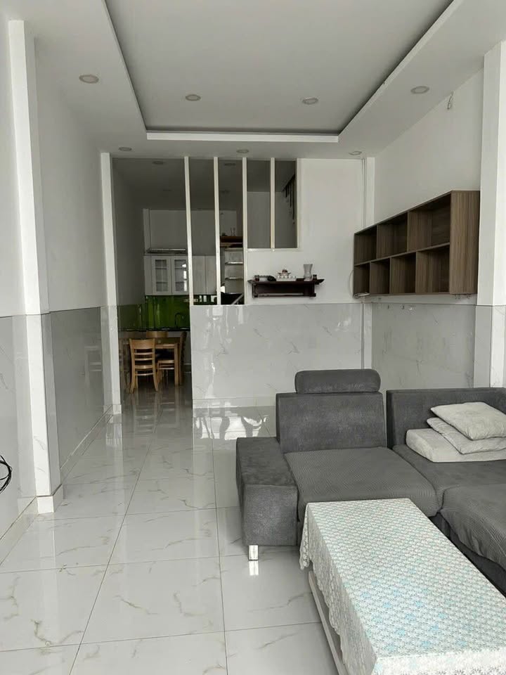 Nhà nguyên căn cho thuê hẻm xe hơi Tân Trụ, P.15 - 48m² giá 8 triệu, vào ở ngay!