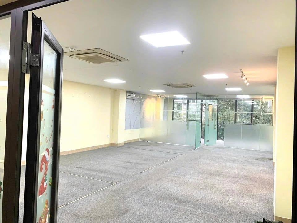 Văn phòng cho thuê tại Lương Thế Vinh 60m² giá từ 10 triệu - Thiết kế hiện đại, tiện nghi đầy đủ!