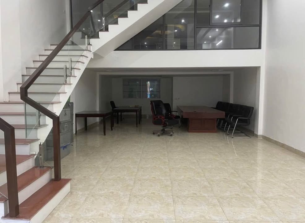 Nhà phố Vân Giang, Ninh Bình 96.9m² giá 8 tỷ - Mặt tiền rộng, kinh doanh sầm uất!