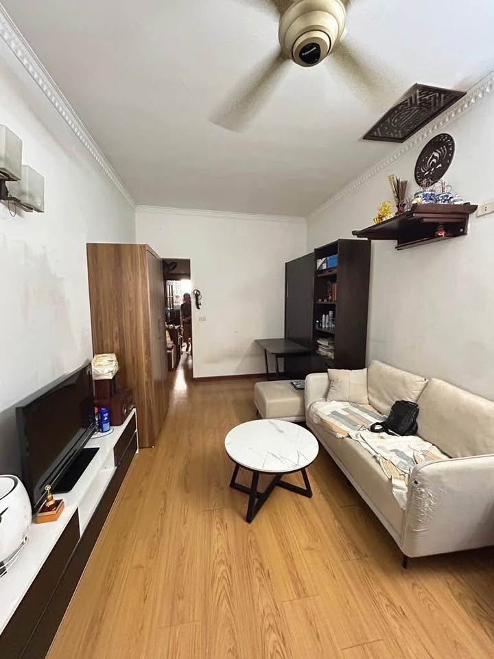 Căn hộ tập thể Phường Phan Chu Trinh, Hoàn Kiếm 40m² giá 3,2 tỷ - Gần Hồ Gươm, sẵn sàng giao dịch!