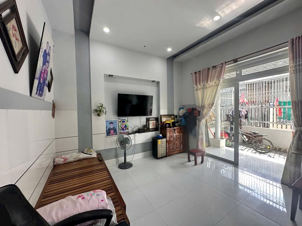 Nhà nguyên căn cho thuê hẻm ô tô Phạm Thị Ngư, 113m² chỉ 4 triệu/tháng - An ninh và thoáng mát!