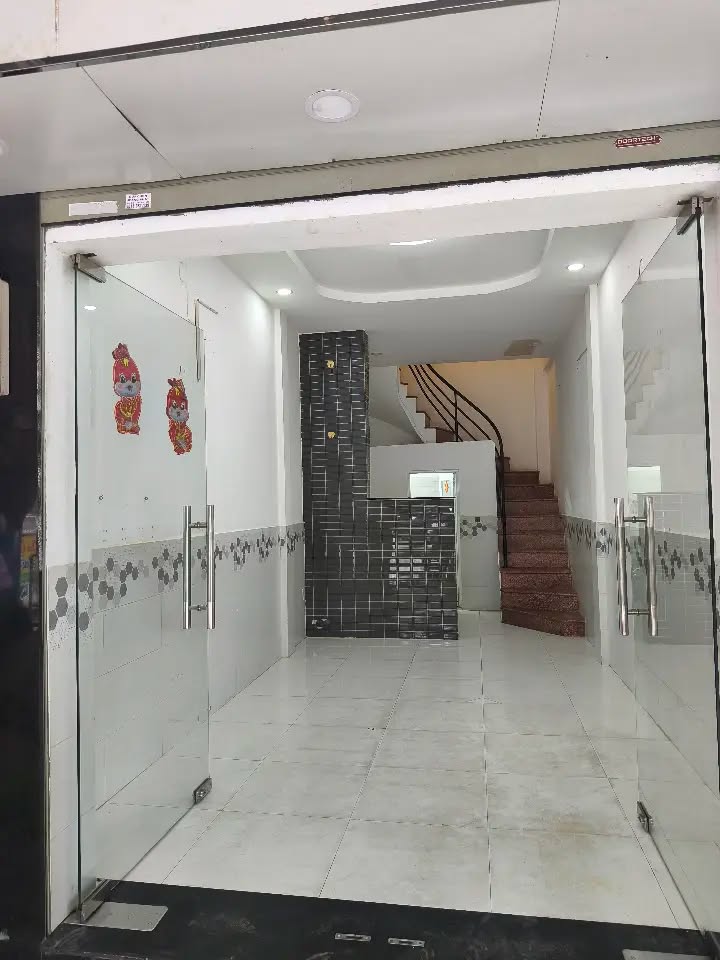 Nhà nguyên căn mặt tiền đường số 8, quận 7 - Diện tích 27m², giá 13.5 triệu - Kinh doanh sầm uất!