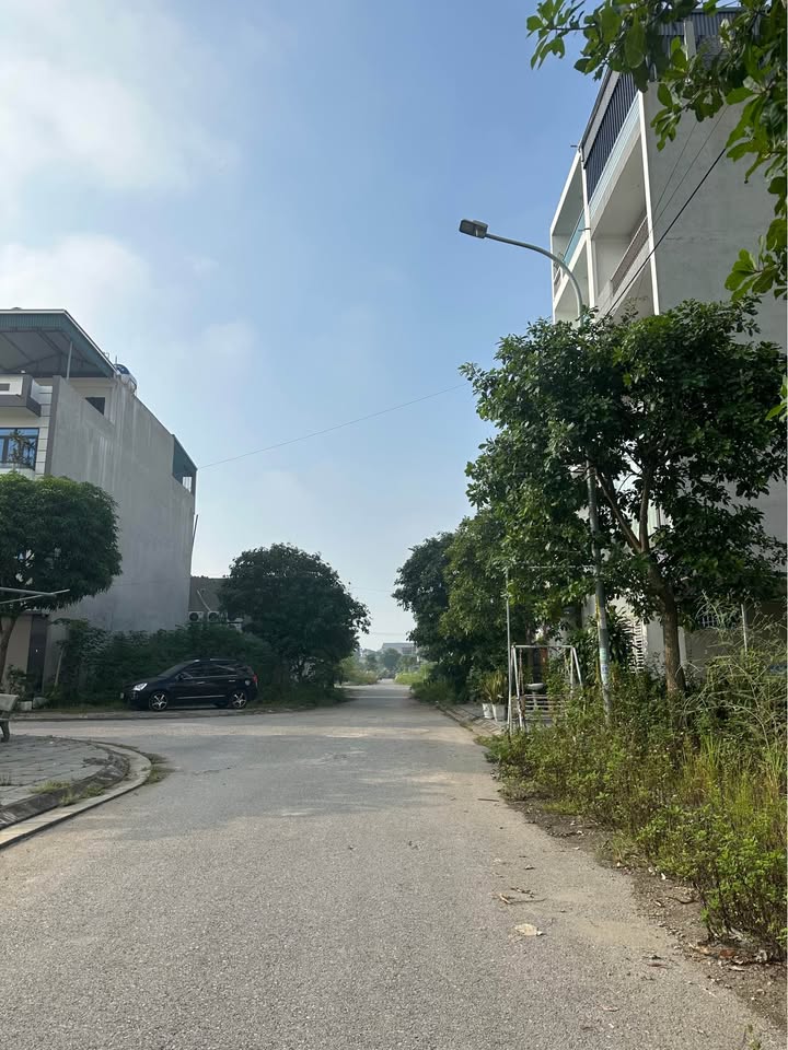 Đất nền view hồ tại Khu Green Đường 36, Quế Võ 100m² giá 5 tỷ - Hướng đông tài lộc!