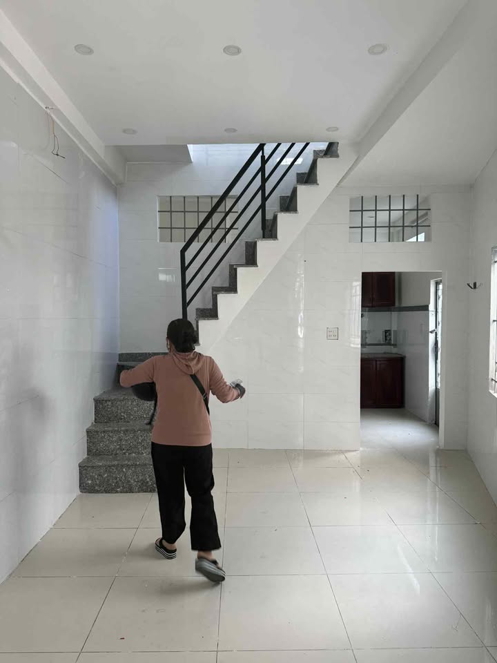 Nhà cho thuê hẻm 1 đường Hoàng Văn Thụ, 2 phòng ngủ, giá chỉ 5 triệu/tháng - Cơ hội tốt không nên bỏ lỡ!