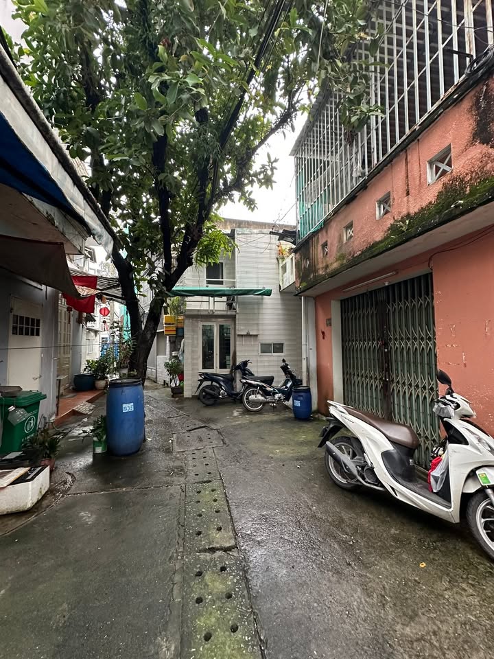 Nhà 2 tầng tại Linh Chiểu, Thủ Đức 44m² giá chỉ 3.99 tỷ - Ngay Vincom Thủ Đức!