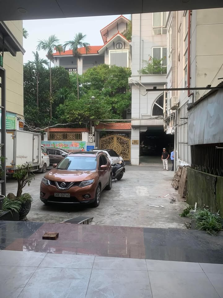 Nhà phố Thạch Bàn 200m² cho thuê - Ô tô đỗ cửa, phù hợp văn phòng, spa