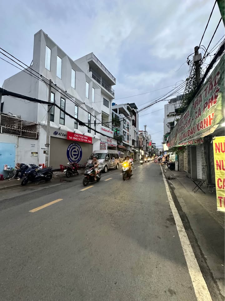 FrontHouse mặt tiền Hồ Bá Kiện Quận 10, diện tích 28.8m² giá 8.9 tỷ - Cơ hội đầu tư tuyệt vời!