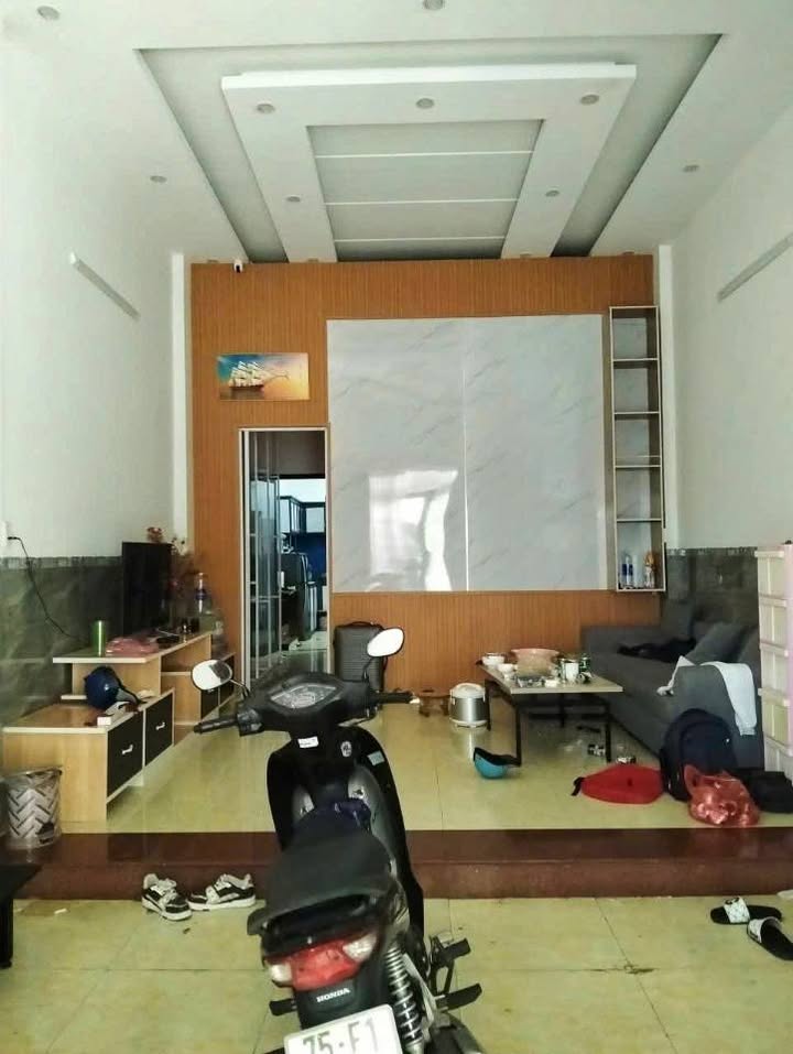 Bán đất tặng nhà cấp 4 đường Hòa Mỹ 3, 70m² giá 4.45 tỷ - Gần bến xe, tiện ích đầy đủ!