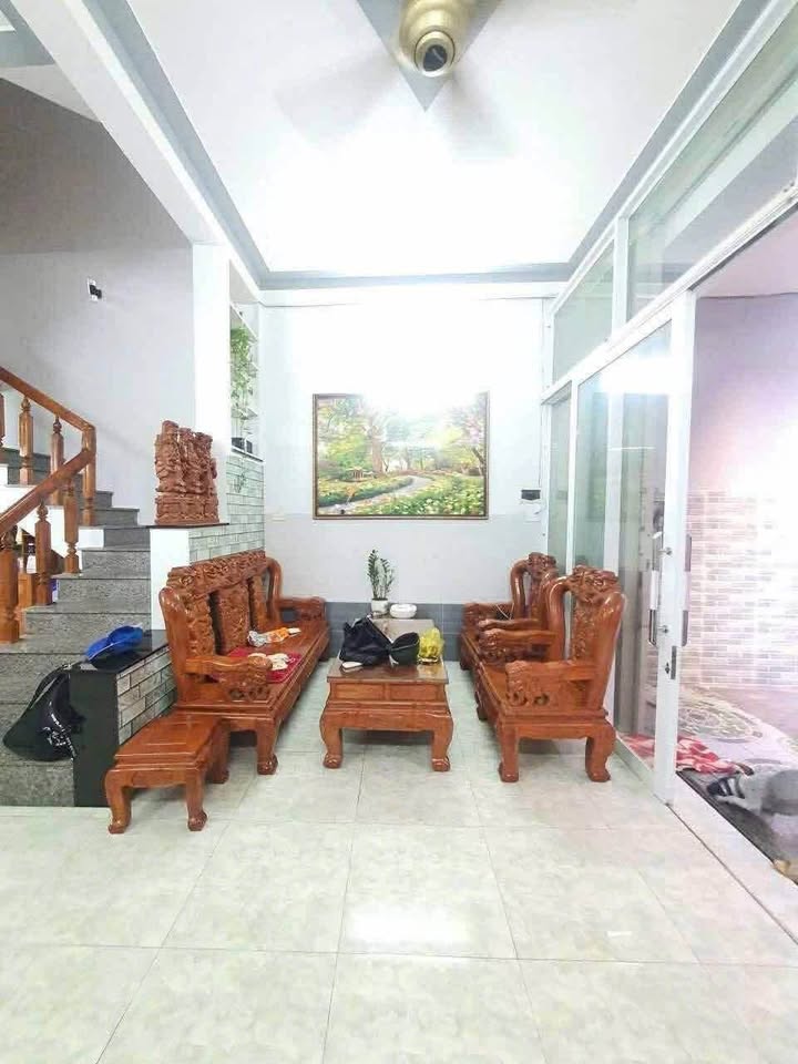 Nhà bán hẻm đường Bạch Đằng, phường Thị Nại, 60m² giá 3.25 tỷ - Thiết kế tiện nghi, đầy đủ công năng!