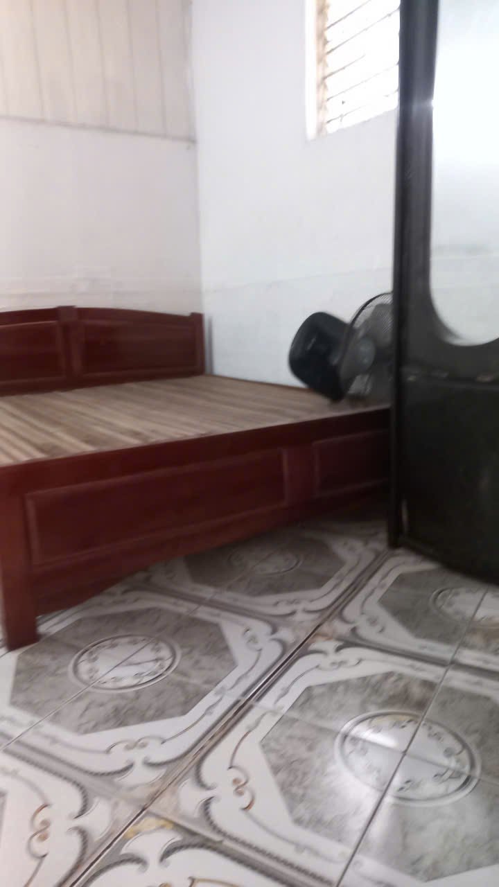 Nhà cấp 4 cho thuê tại ngõ 14 Quang Trung, Hà Đông 20m² - Giá chỉ 2 triệu/tháng!