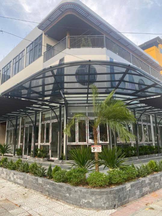 Cho thuê mặt bằng 2 mặt tiền đường Trần Phú, Đà Nẵng 460m² - Vị trí đắc địa cho kinh doanh!