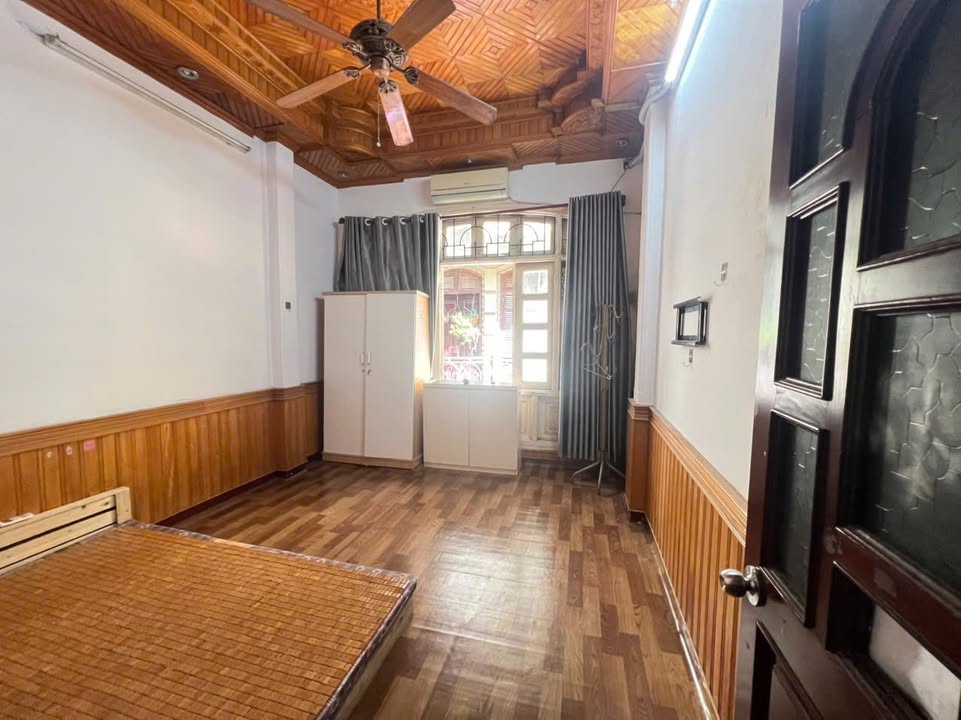 Phòng cho thuê tại ngõ 24 Phan Văn Trường, Đống Đa, giá chỉ từ 2.5 triệu
