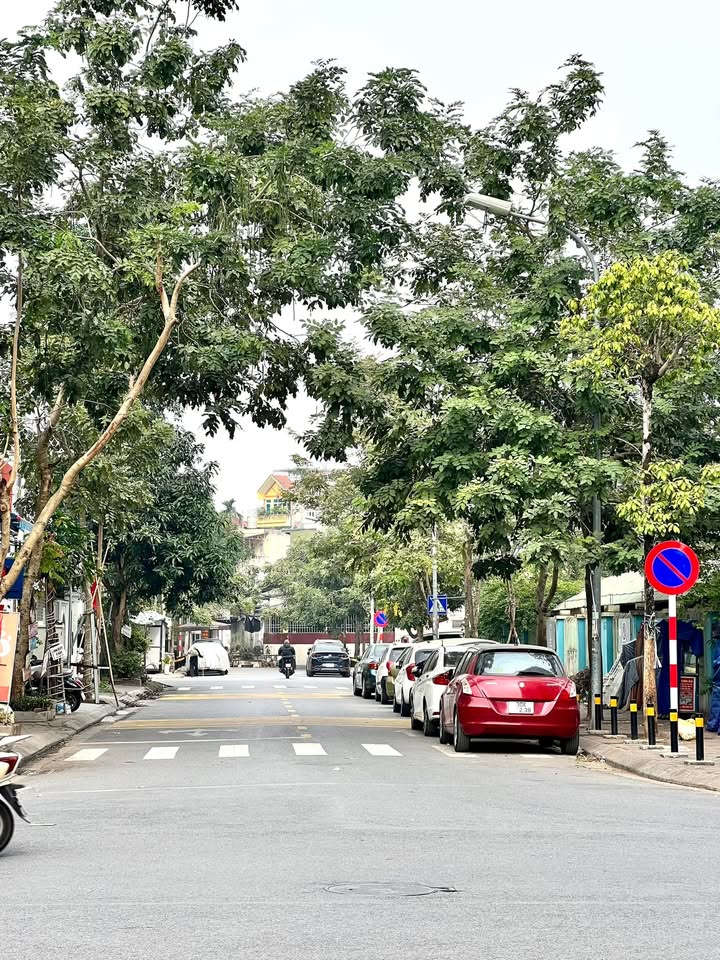 Đất Thạch Bàn 44m² giá 4 tỷ - Đầu tư sinh lời ngay lập tức!