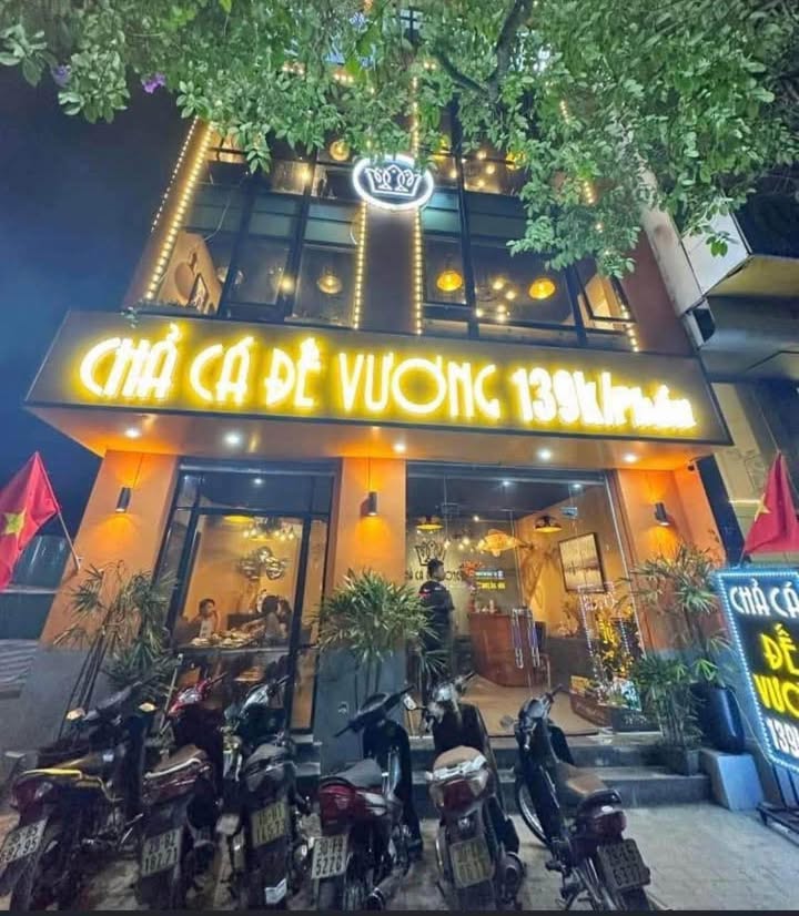 Cho thuê nhà mặt phố Nguyễn Khánh Toàn, Cầu Giấy 90m² - Kinh doanh sầm uất!