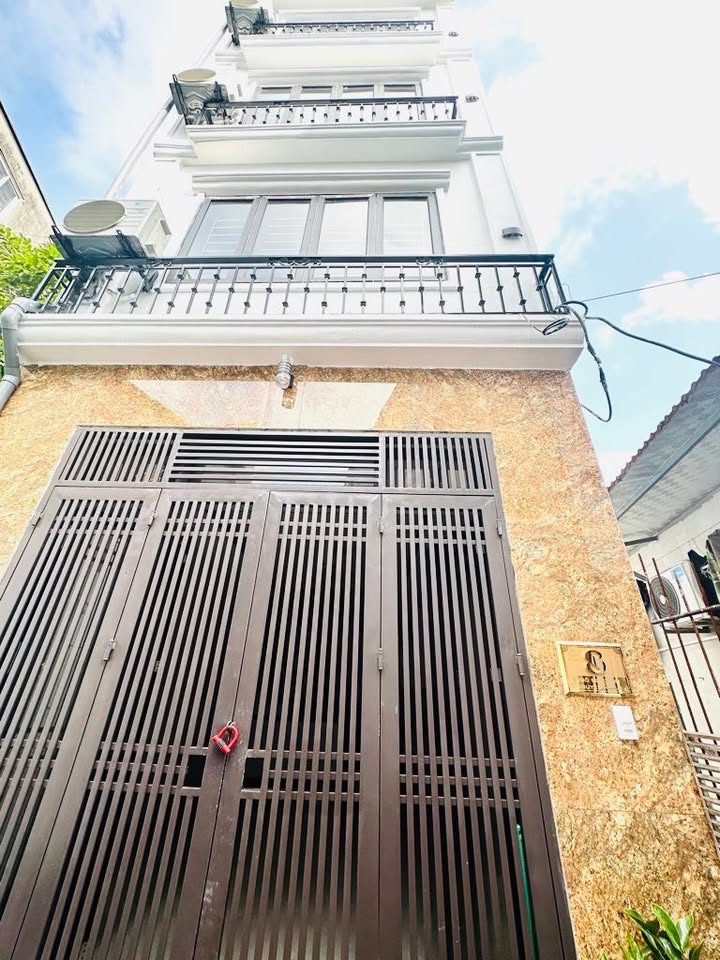 Nhà 5 tầng đường Nguyễn Khoái, phường Vĩnh Hưng, 40m² giá 6 tỷ - Sổ đỏ chính chủ, vào ở ngay!
