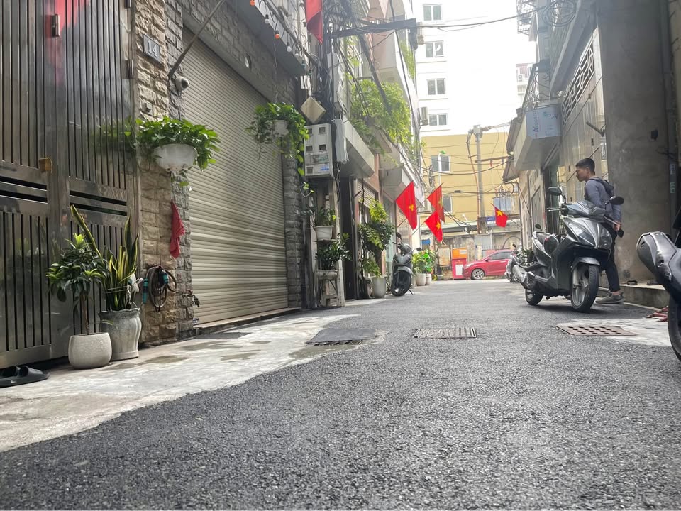 Nhà phân lô Lạc Long Quân, Tây Hồ 39m² giá 15 tỷ - Ô tô vào nhà!