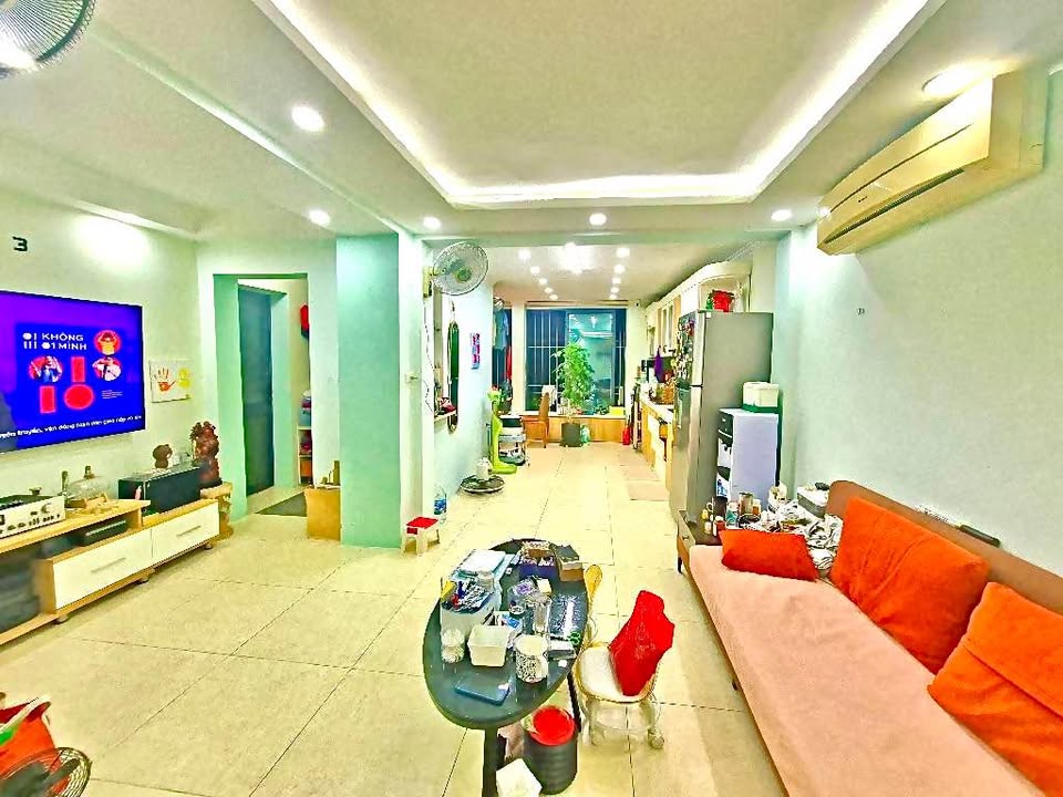 Căn hộ tập thể Pháo Đài Láng 43m² giá 5.35 tỷ - Sổ đỏ chính chủ, giao dịch ngay!