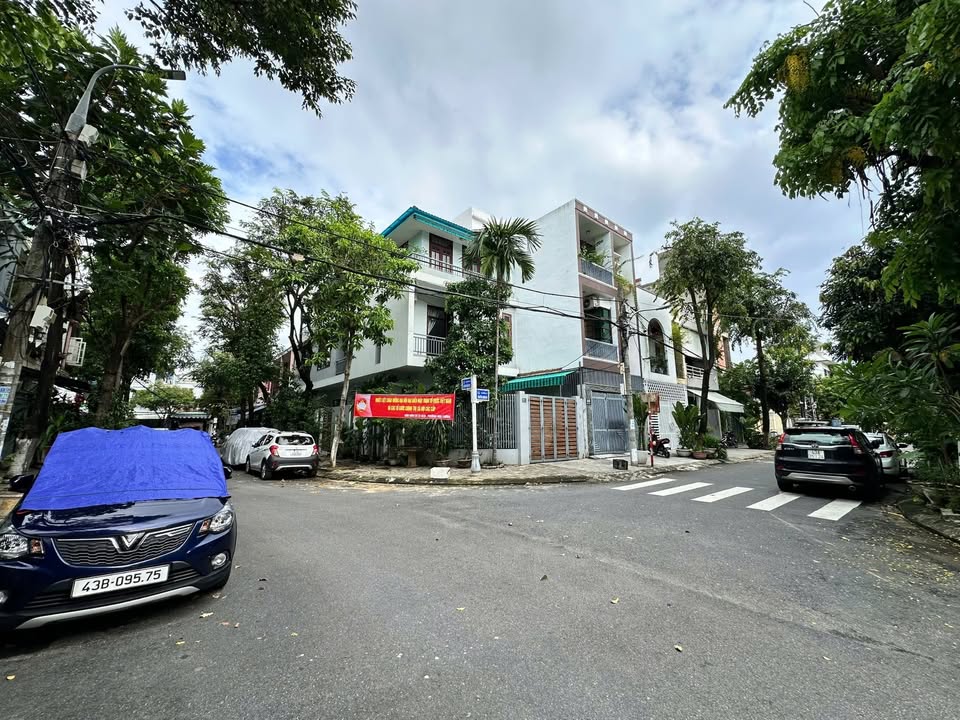 Nhà 3,5 tầng lô góc 2 mặt tiền tại Hòa Cường, Hải Châu - 99m² chỉ 12 tỷ!