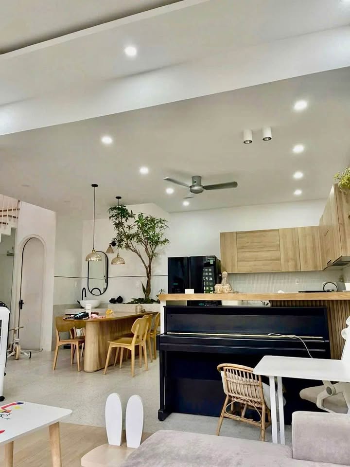 Nhà 3 tầng đường Tôn Đản, Cẩm Lệ, 80m² giá 5.xx tỷ - Thiết kế hiện đại, nội thất cao cấp!