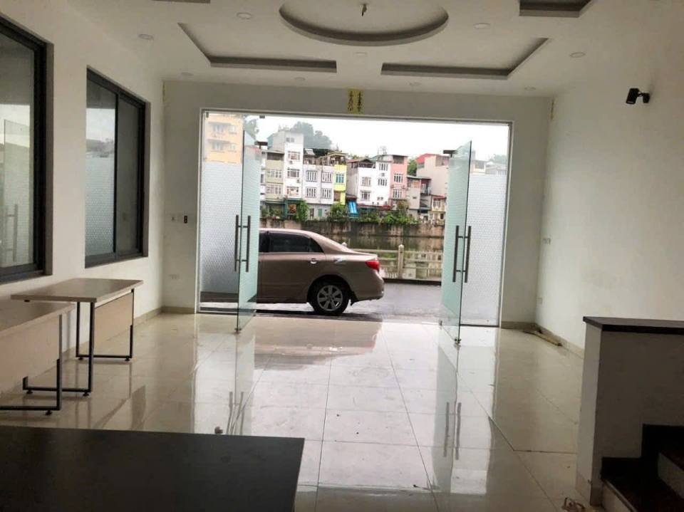 Nhà phố Nguyễn Văn Cừ 53m² giá 18 triệu - Thang máy, gara ô tô, kinh doanh thuận lợi!