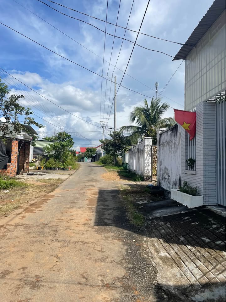 Nhà phố tại Đắk Cấm, Kon Tum - 100m² giá 1 tỷ - Vị trí đắc địa ngay trung tâm!