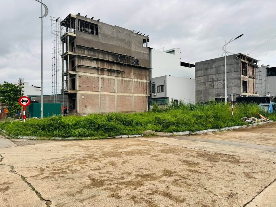 Đất nền Móng Cái 95m² giá 4 tỷ - Ô góc 2 mặt tiền siêu hiếm!