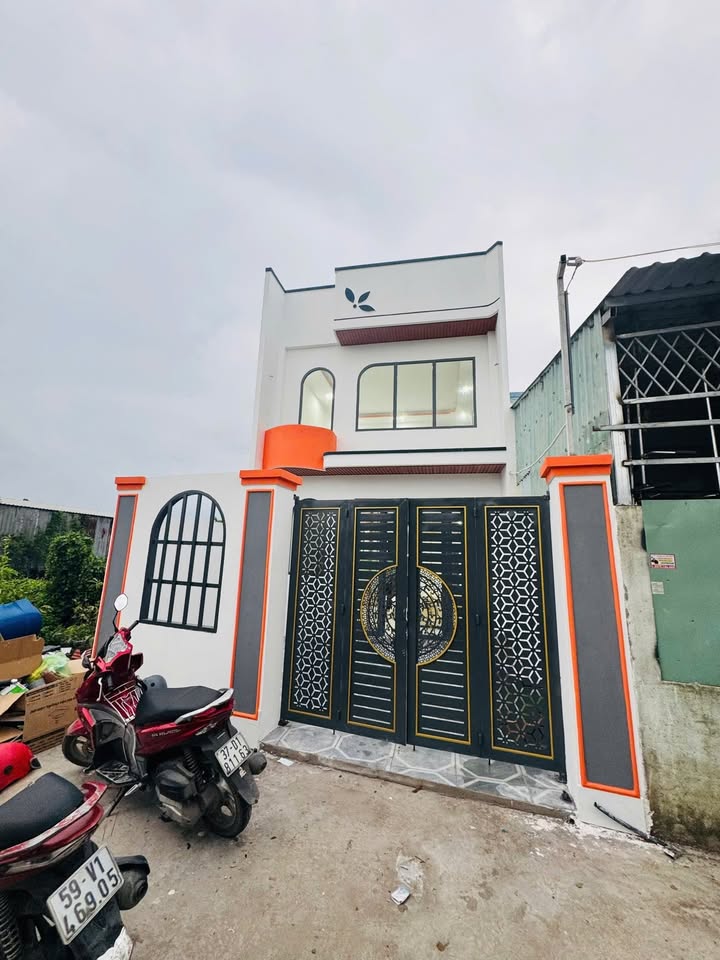 Nhà phố 100m² tại Lộc Hậu, Cần Giuộc chỉ 2.25 tỷ - Thiết kế hiện đại, đường ô tô vào tận nhà!