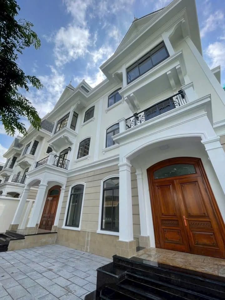 Biệt thự Victoria Village Thủ Đức 1000m² giá 180 triệu - Thích hợp làm văn phòng, phòng khám, showroom!