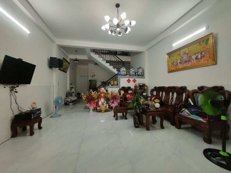 Nhà 2 tầng mặt tiền Phùng Hưng, Đà Nẵng 103m² giá 9.2 tỷ - Đầu tư sinh lời ngay sát biển!