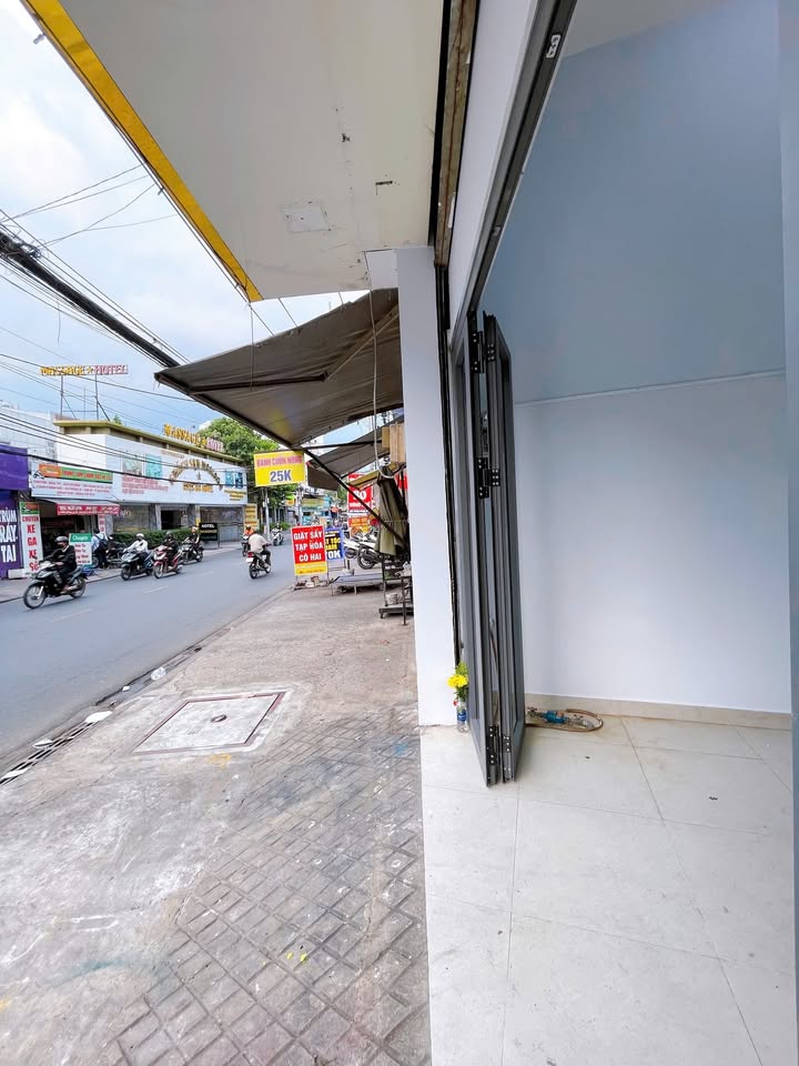 Mặt bằng cho thuê mặt tiền Thoại Ngọc Hầu, quận Tân Phú - Kinh doanh sầm uất!