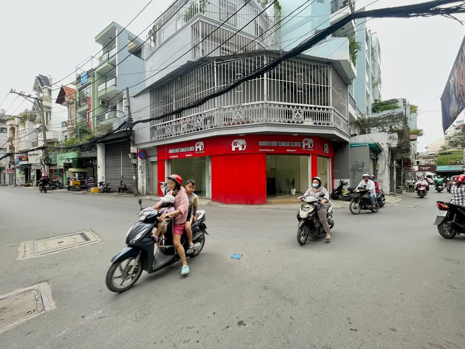 Cho thuê mặt bằng kinh doanh góc 2 mặt tiền đường Ni Sư Huỳnh Liên, Tân Bình 65m² giá 18 triệu - Vị trí đắc địa đông đúc!