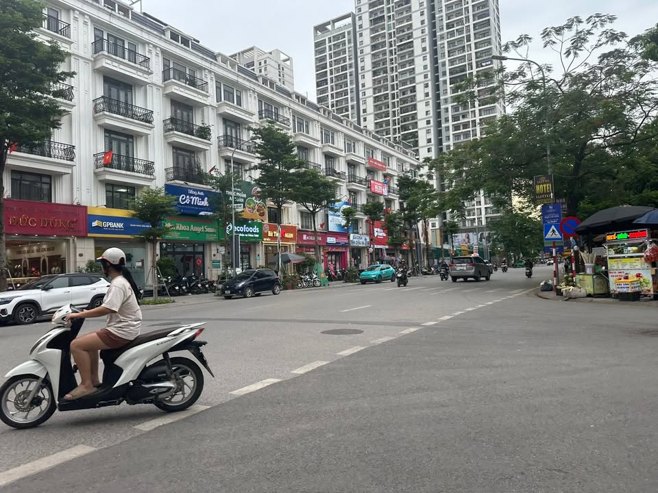 Bán FrontHouse Xuân La 90m² giá 29 tỷ - Vị trí siêu đẹp, thiết kế hiện đại!