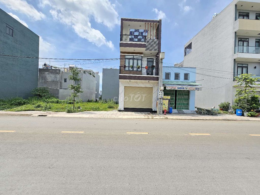 Đất mặt tiền N1 khu tái định cư Đông Hòa C 62.5m² giá 5.5 tỷ - Vị trí đắc địa, hỗ trợ vay 70%!