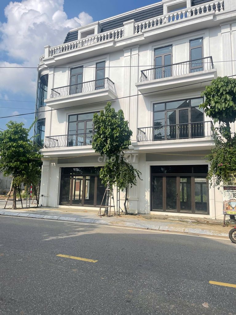 Liền kề Light Town Yên Thủy 100m² giá 5.2 tỷ - Kinh doanh sầm uất ngay trung tâm!