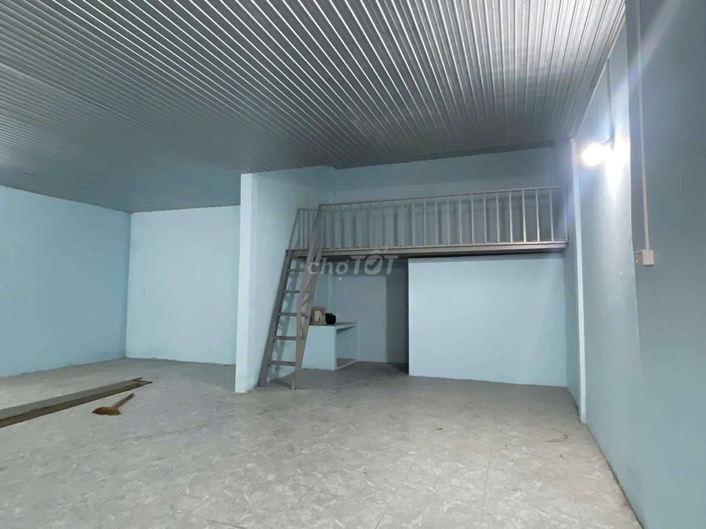 Cho thuê mặt bằng mặt tiền Quốc Lộ 1A, ngay cầu vượt Linh Xuân - Giá chỉ 6 triệu