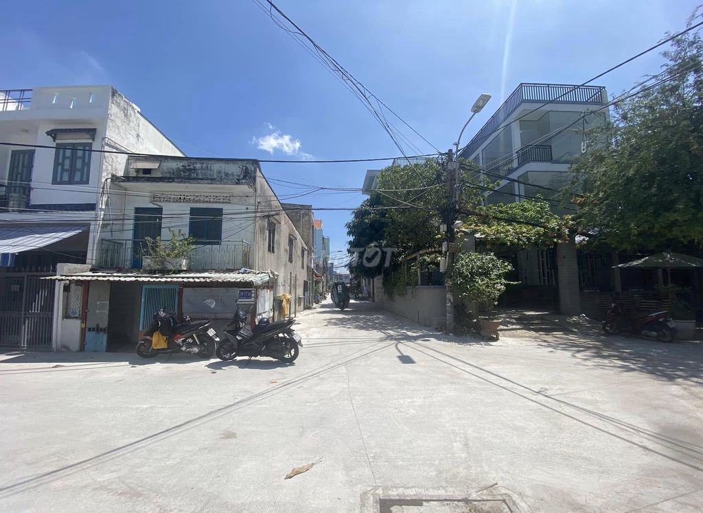 Nhà góc 2 mặt tiền hẻm 19 Lý Đạo Thành, P16, Q8 - An ninh và tiện nghi đầy đủ!