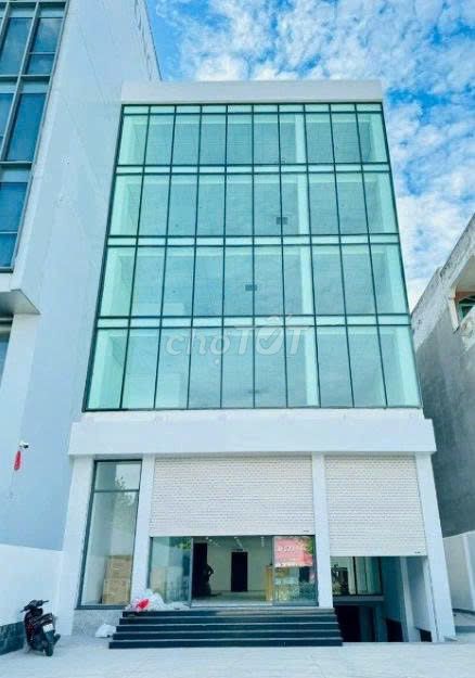 Cho thuê nhà mặt tiền Phan Xích Long 220m² giá 200 triệu - Vị trí đắc địa ngay trung tâm!