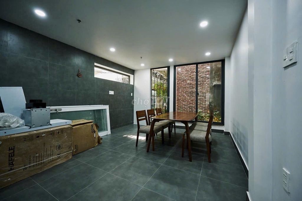 Nhà mặt tiền Hoàng Hoa Thám, Phú Nhuận 100m² giá 28 triệu - Vị trí đắc địa cho kinh doanh