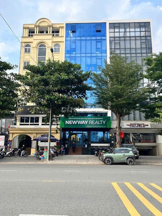 Cho thuê tòa nhà mặt tiền Tôn Đức Thắng, Quận 1 - Diện tích 180m² - Giao thông thuận tiện, nhận nhà ngay!