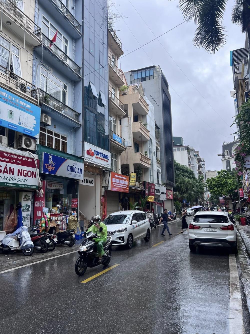 Bán nhà mặt phố Hoàng Ngân 98m² giá 68 tỷ - Mặt phố kinh doanh sầm uất!