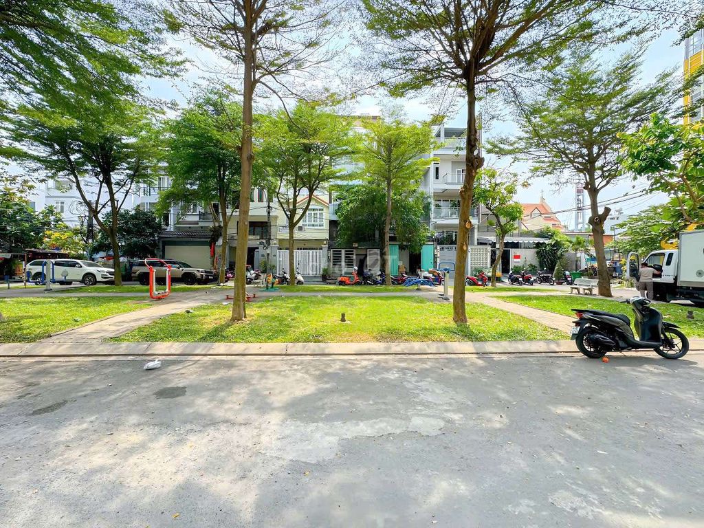 Bán Nhà Mặt Tiền Đường Số 14, Quận 7, 120m² giá 15.5 tỷ - Vị trí đắc địa, tiện ích đầy đủ!