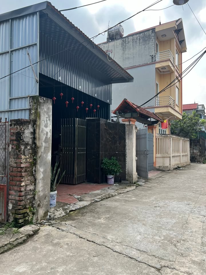 Nhà 3 tầng tại xã Mê Linh, 199m² chỉ 3 tỷ - Cơ hội vàng cho nhà đầu tư!