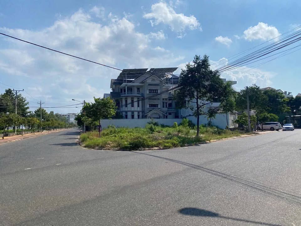 Đất biệt thự góc 2 mặt tiền Trần Đại Nghĩa 463m² giá 13.5 tỷ - Đầu tư sinh lời tuyệt vời!